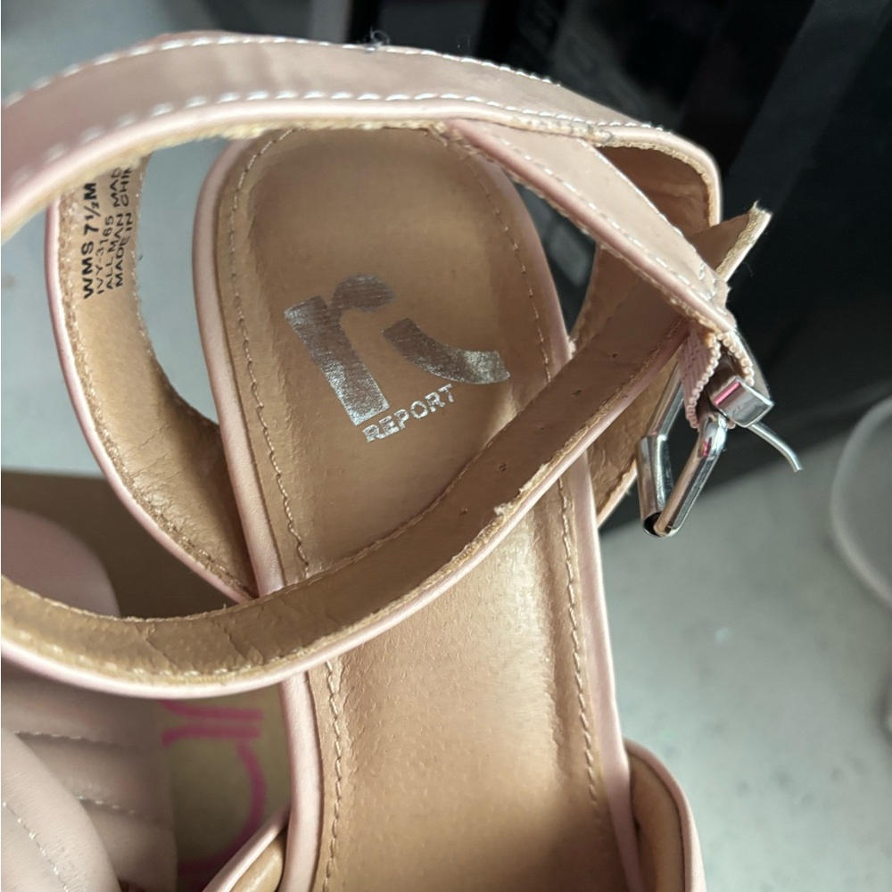 Report Women's Pink Strappy Sandals